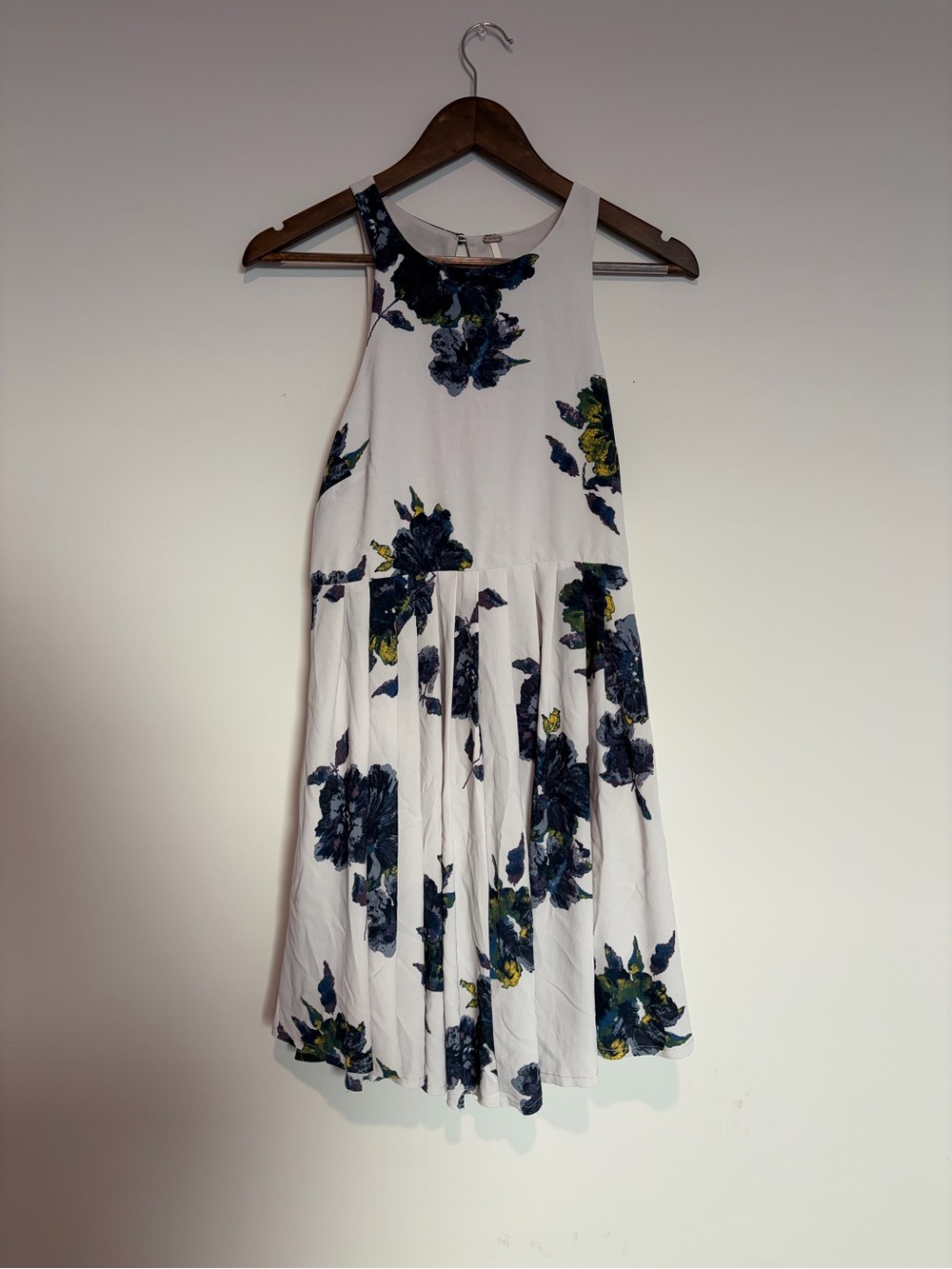 Free People Floral Dress 4 White Blue Open Back Pleated Boho Cottagecore